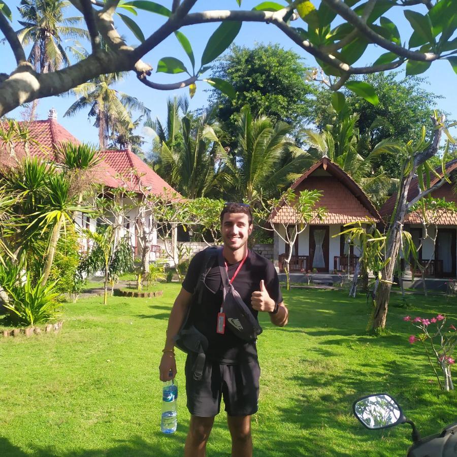 Santhi Guna Bungalow Toyapakeh Esterno foto