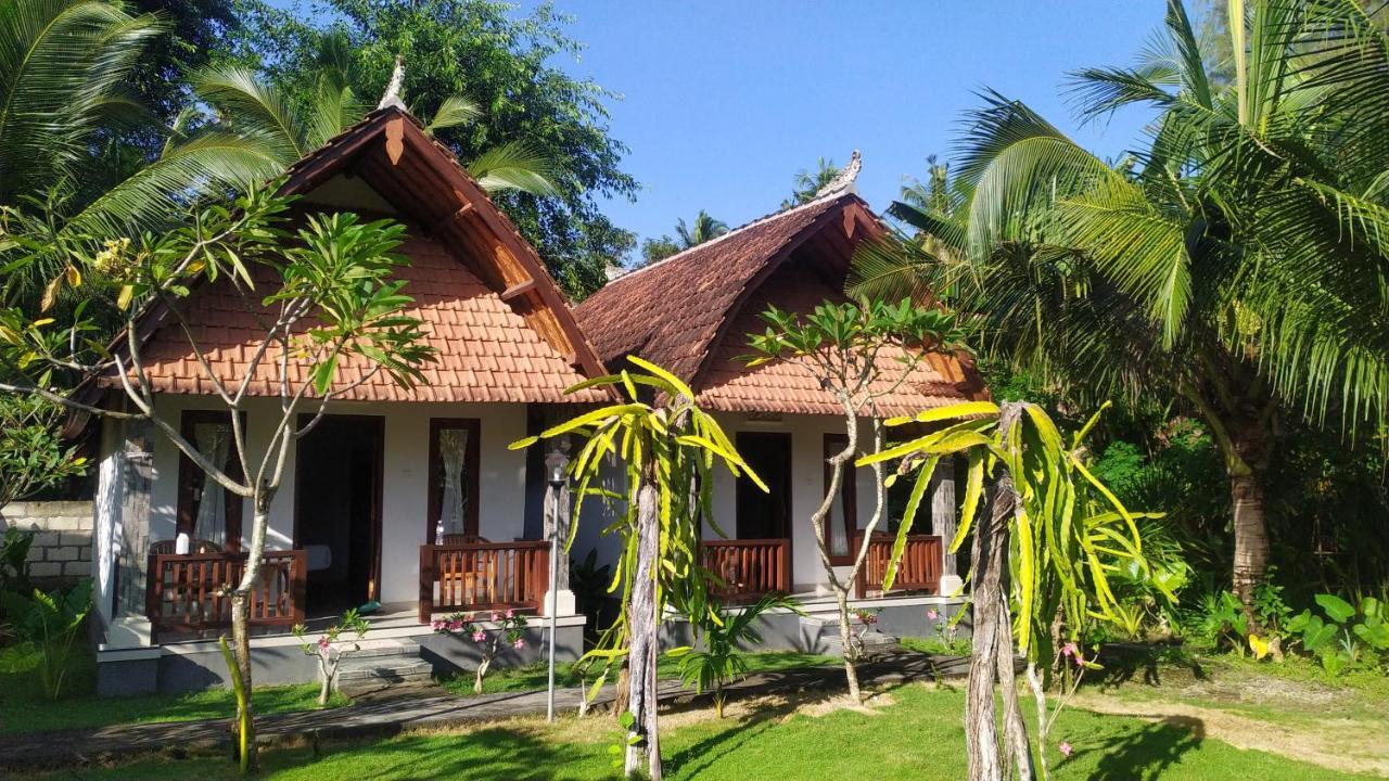 Santhi Guna Bungalow Toyapakeh Esterno foto
