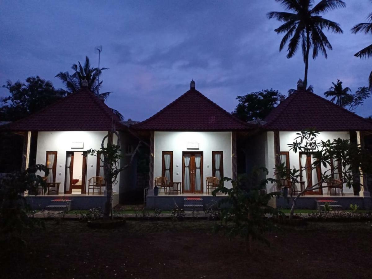 Santhi Guna Bungalow Toyapakeh Esterno foto