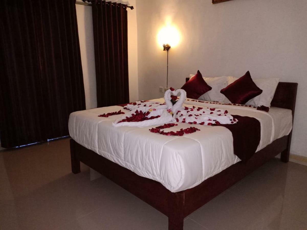 Santhi Guna Bungalow Toyapakeh Esterno foto