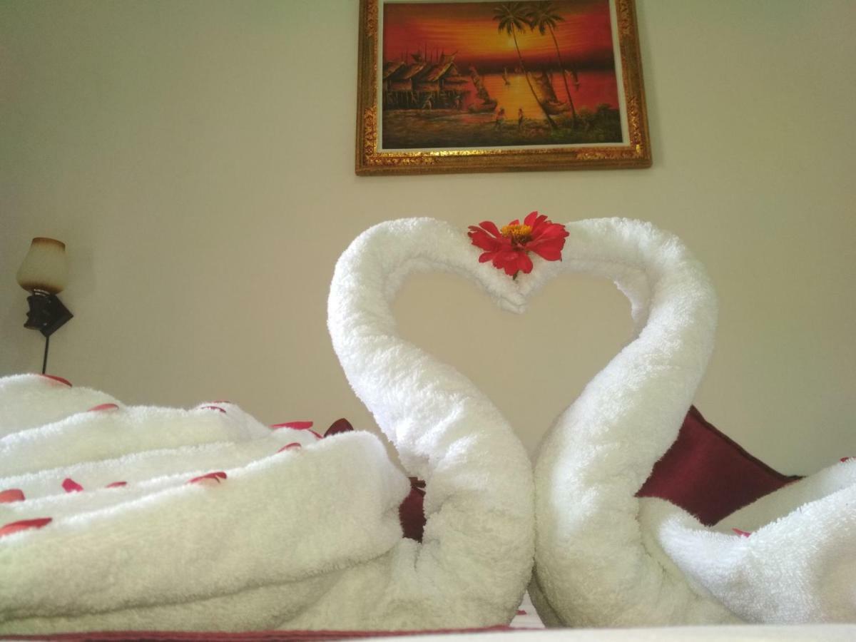 Santhi Guna Bungalow Toyapakeh Esterno foto